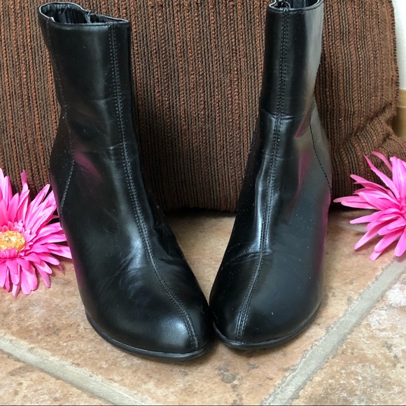 AEROSOLES Shoes - Aerosoles ankle high boots. PRICE JUST LOWERED 🌸